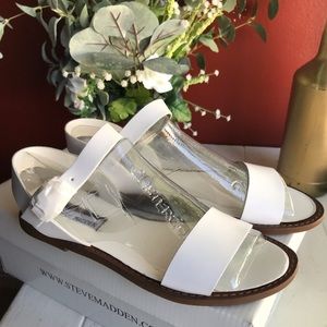 Steve Madden Size 7 DONDDI White flat sandals